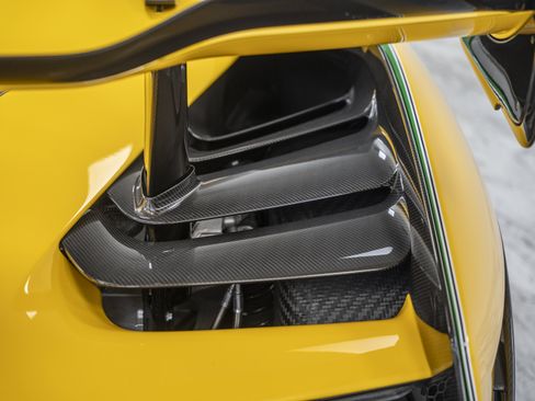 Used 2019 McLaren Senna RWD image 21