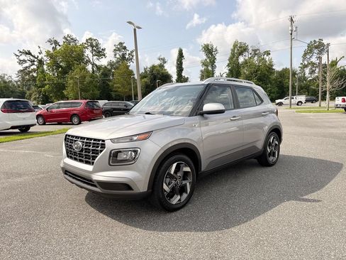 Used 2025 Hyundai Venue SEL FWD image 8