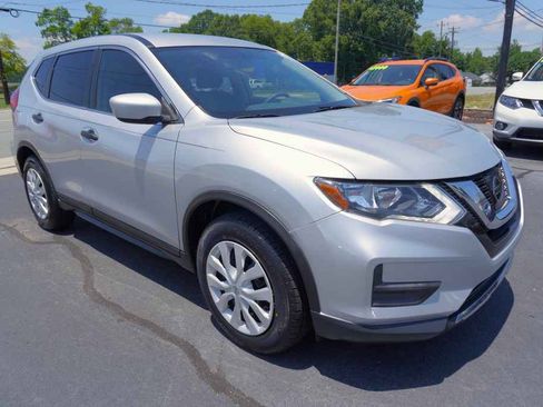 Used 2017 Nissan Rogue S FWD image 4