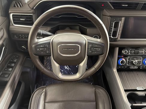 Used 2023 GMC Yukon Denali RWD image 13