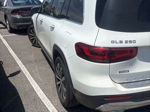Used 2022 Mercedes-Benz GLB 250 4MATIC image 4