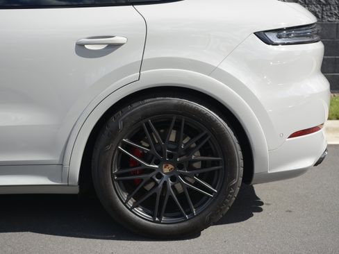 Certified 2026 Porsche Cayenne GTS AWD/4WD image 37