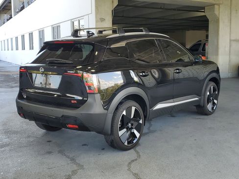 Used 2025 Nissan Kicks SR w/ Illumination Package FWD image 2