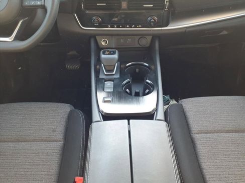 Used 2023 Nissan Rogue SV image 16