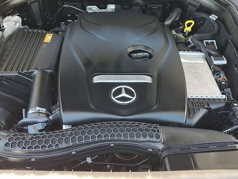 Used 2018 Mercedes-Benz GLC 300 4MATIC image 28