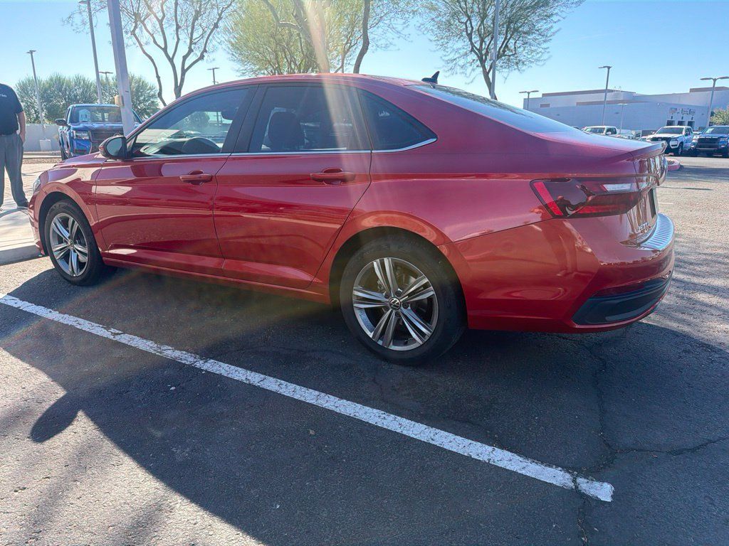Used 2023 Volkswagen Jetta SE FWD image 5