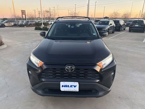 Used 2020 Toyota RAV4 XLE w/ Convenience Package image 2