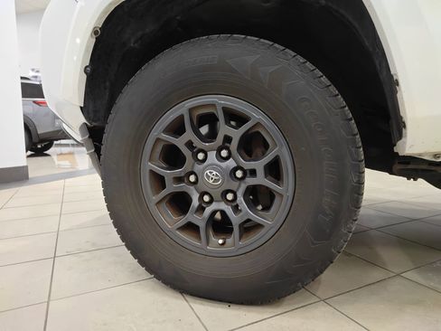 Used 2017 Toyota Tacoma SR5 image 8