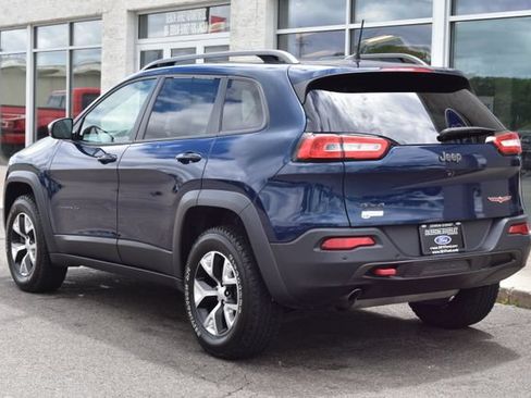Used 2018 Jeep Cherokee Trailhawk w/ Cold Weather Group AWD/4WD image 9