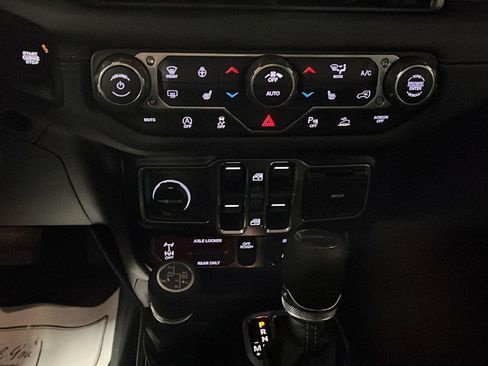 New 2026 Jeep Gladiator Mojave image 21