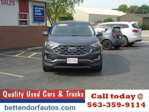 Used 2019 Ford Edge Titanium w/ Cold Weather Package FWD image 3