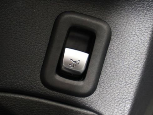 Used 2018 Mercedes-Benz C 300 4MATIC Sedan image 28