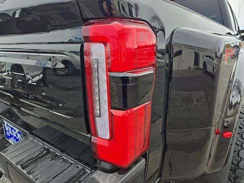 Used 2026 Ford F450 Platinum w/ FX4 Off-Road Package image 39