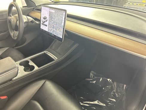 Used 2021 Tesla Model Y Long Range AWD/4WD image 27