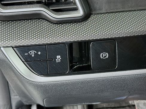 Used 2025 Kia Sportage LX FWD image 17