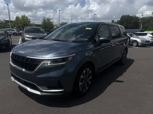 Used 2023 Kia Carnival EX FWD image 16