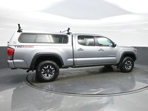 Used 2018 Toyota Tacoma TRD Off-Road w/ Technology Package AWD/4WD image 6