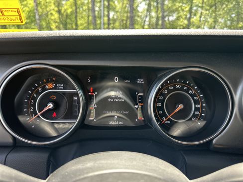 Used 2023 Jeep Wrangler Unlimited Rubicon w/ Cold Weather Group AWD/4WD image 30