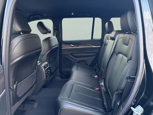 New 2025 Jeep Grand Cherokee Limited AWD/4WD image 30