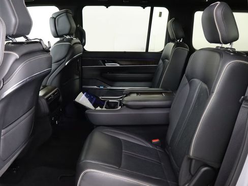 Used 2023 Jeep Grand Wagoneer L Series II w/ Premium Group II AWD/4WD image 16