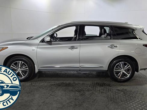 Used 2017 INFINITI QX60 Luxe AWD/4WD image 4