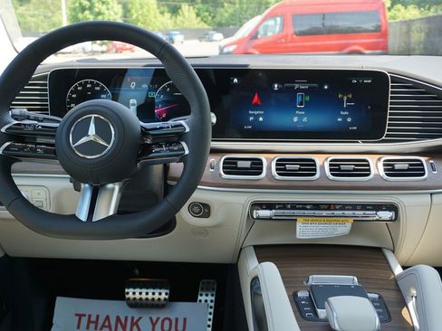 New 2026 Mercedes-Benz GLS 450 4MATIC image 40