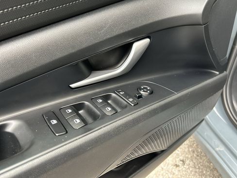 Used 2023 Hyundai Elantra SEL image 15