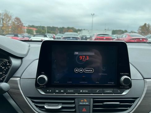 Used 2024 Nissan Altima 2.5 SV image 12