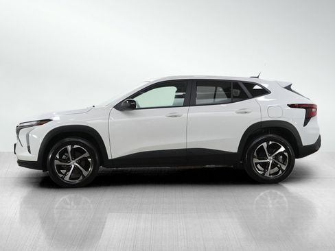 Used 2024 Chevrolet Trax RS w/ Driver Confidence Package FWD image 2