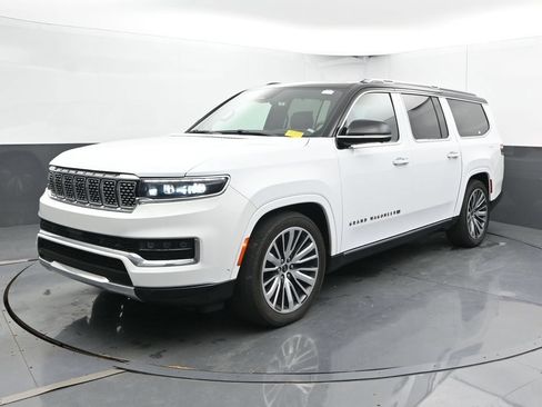 Used 2024 Jeep Grand Wagoneer L Series III AWD/4WD image 7