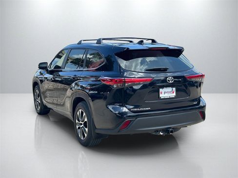 Certified 2023 Toyota Highlander XLE image 7