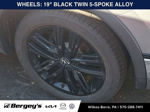 Certified 2022 Volkswagen Tiguan SE R-Line AWD/4WD image 10