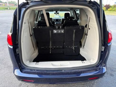Used 2020 Chrysler Voyager Lxi FWD image 17