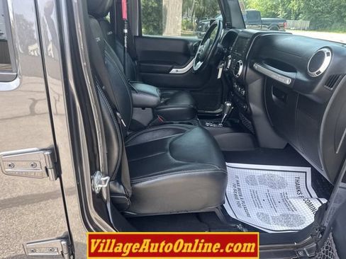 Used 2016 Jeep Wrangler Unlimited Rubicon AWD/4WD image 36