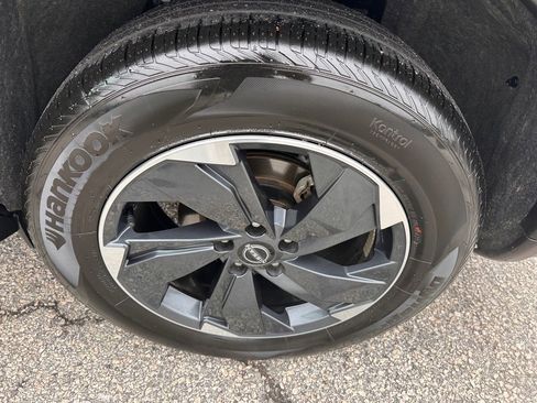 Used 2025 Nissan Rogue SV image 25