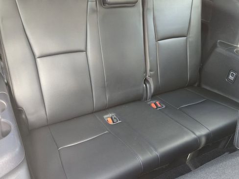 Used 2023 Toyota Highlander XLE image 17