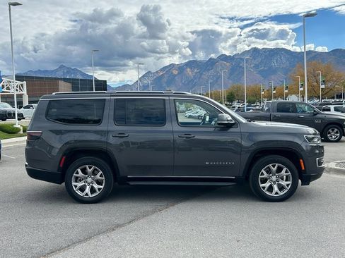 Used 2022 Jeep Wagoneer Series II image 2