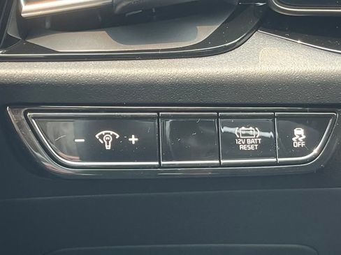 New 2025 Kia Niro EX image 19