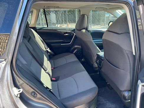 Used 2020 Toyota RAV4 XLE image 16