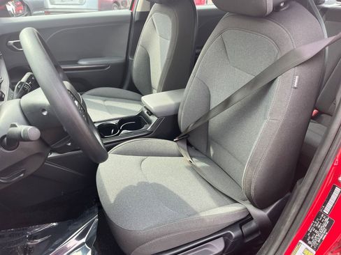 Used 2025 Kia K4 LXS image 33