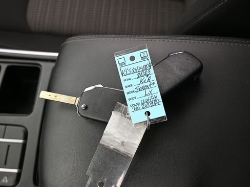 Used 2023 Kia Sorento LX image 18