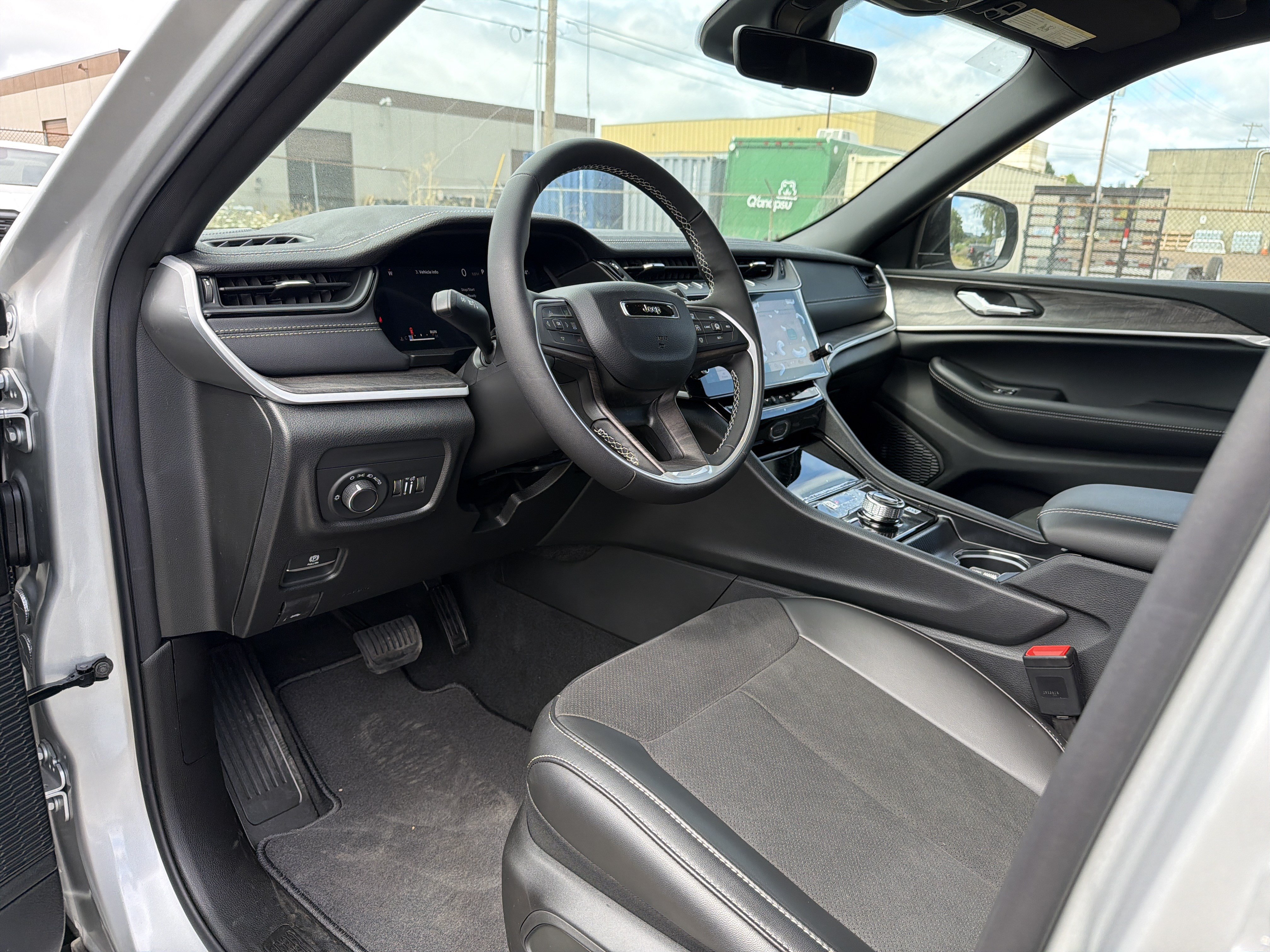 New 2026 Jeep Grand Cherokee Altitude AWD/4WD image 11