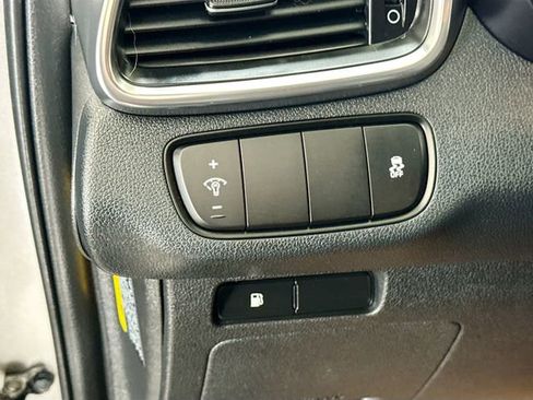 Used 2017 Kia Sorento EX image 11