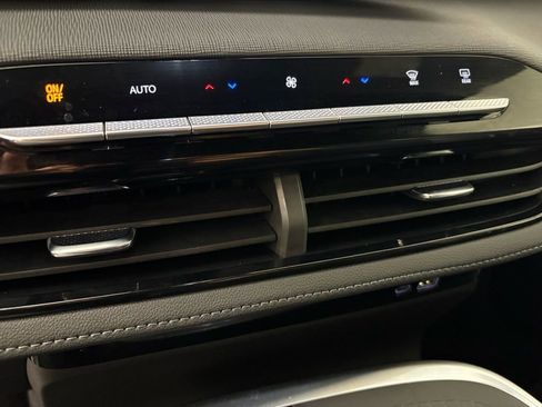 Used 2025 Buick Enclave Preferred image 32