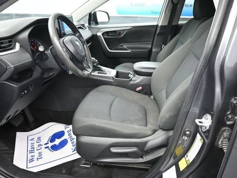 Used 2022 Toyota RAV4 LE FWD image 12