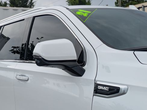 Used 2021 GMC Yukon XL Denali AWD/4WD image 11