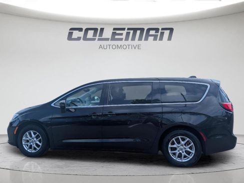 Used 2023 Chrysler Pacifica Touring-L FWD image 6