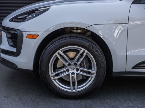 Certified 2025 Porsche Macan image 11