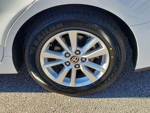 Used 2025 Toyota Camry LE image 5