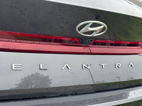 Used 2021 Hyundai Elantra SEL FWD image 10